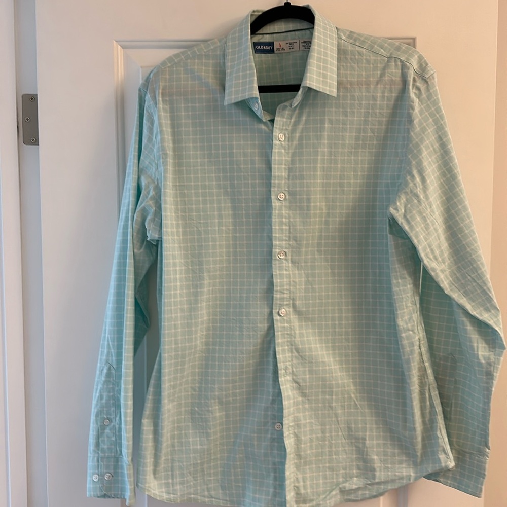❤️3 for $10 ❤️ Old Navy men’s shirt, size large.